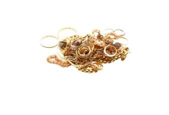 金のアクセサリーと貴金属
